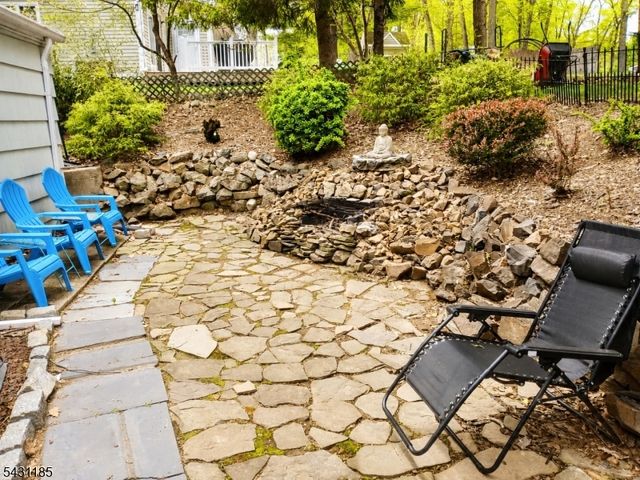 76 Washington Dr, Watchung Boro, NJ 07069
