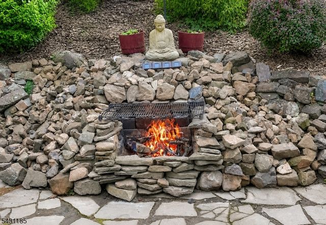 76 Washington Dr, Watchung Boro, NJ 07069