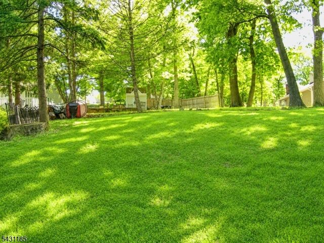 76 Washington Dr, Watchung Boro, NJ 07069