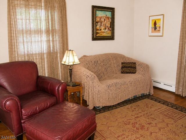 76 Washington Dr, Watchung Boro, NJ 07069