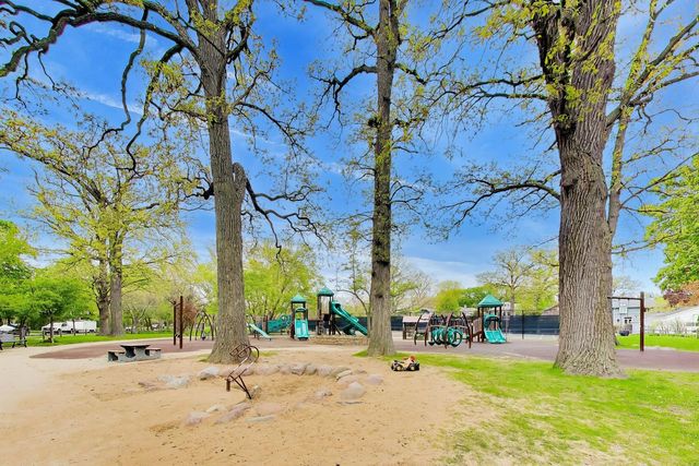 1458 Lake Avenue, Wilmette, IL 60091