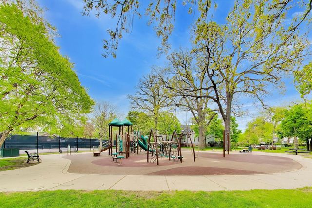 1458 Lake Avenue, Wilmette, IL 60091