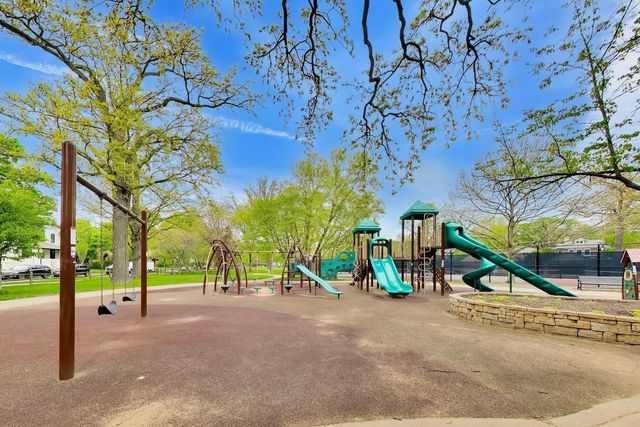 1458 Lake Avenue, Wilmette, IL 60091