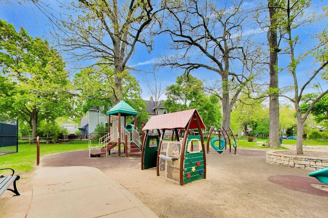1458 Lake Avenue, Wilmette, IL 60091