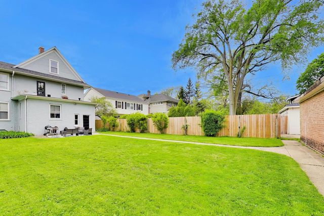 1458 Lake Avenue, Wilmette, IL 60091