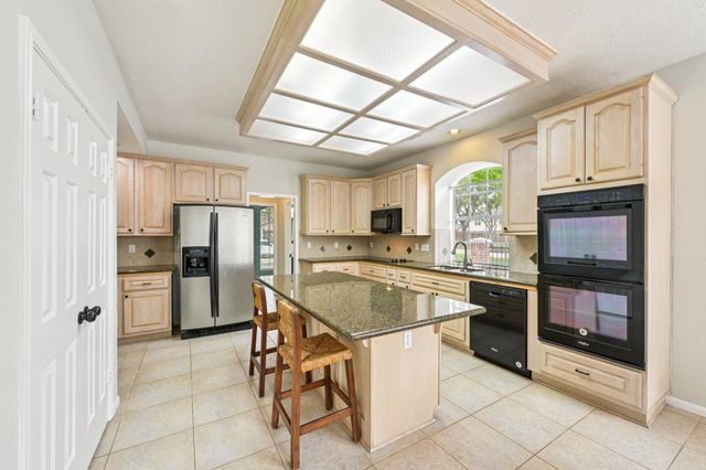 2202 Castle Bay Drive, League City, TX 77573