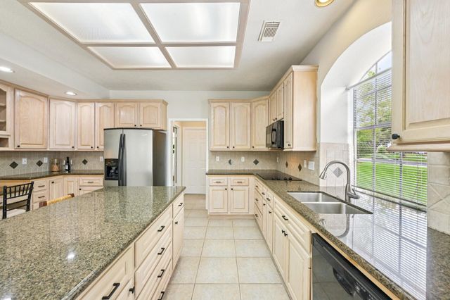 2202 Castle Bay Drive, League City, TX 77573