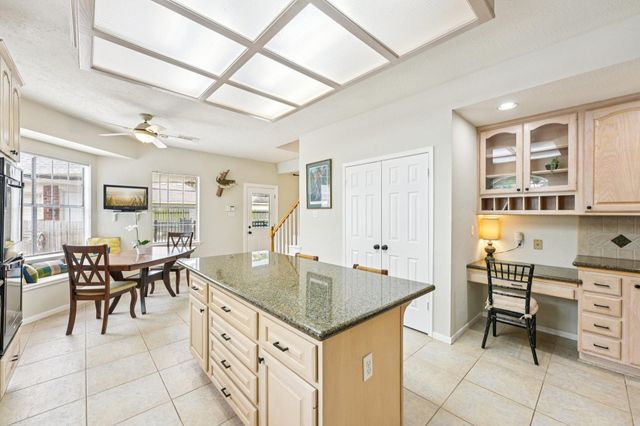 2202 Castle Bay Drive, League City, TX 77573