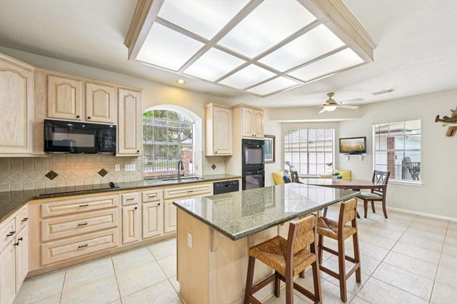 2202 Castle Bay Drive, League City, TX 77573