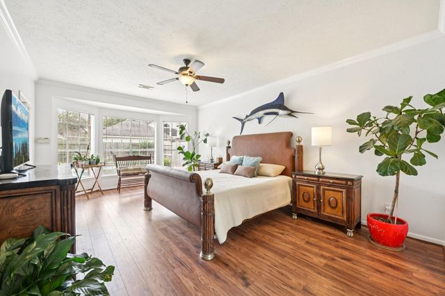 2202 Castle Bay Drive, League City, TX 77573