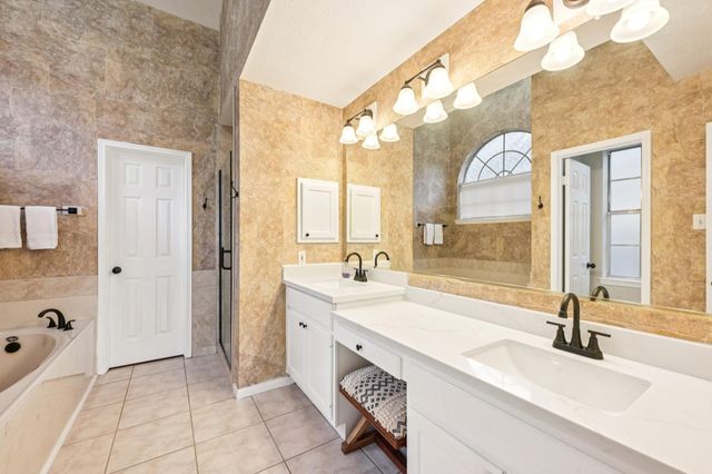 2202 Castle Bay Drive, League City, TX 77573