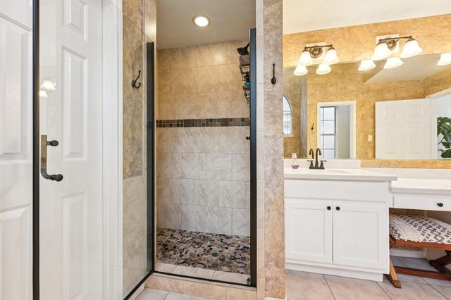 2202 Castle Bay Drive, League City, TX 77573