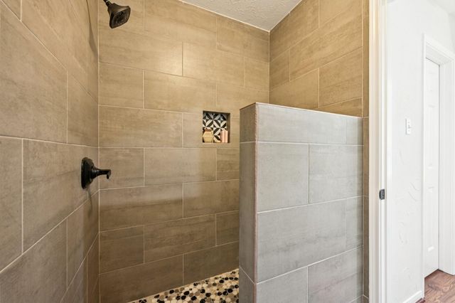 2202 Castle Bay Drive, League City, TX 77573