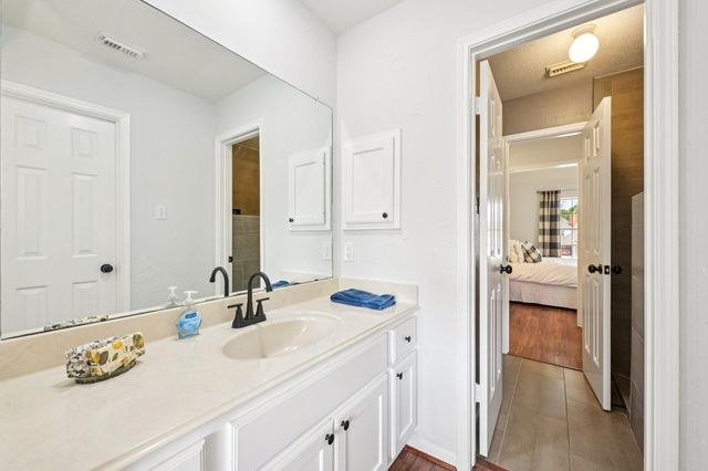 2202 Castle Bay Drive, League City, TX 77573