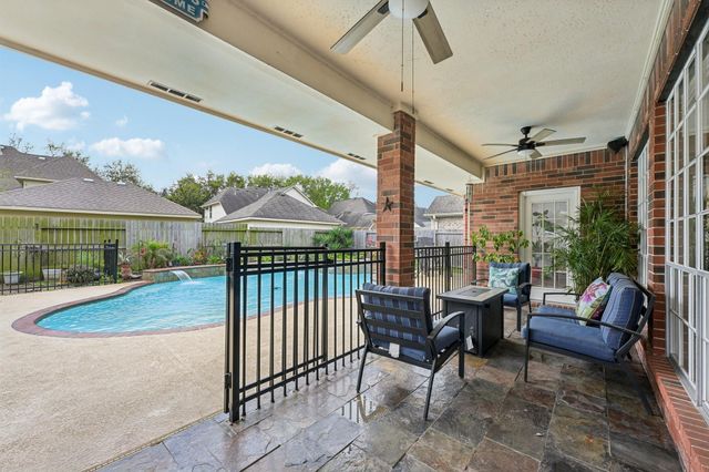 2202 Castle Bay Drive, League City, TX 77573