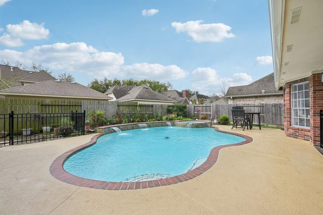 2202 Castle Bay Drive, League City, TX 77573