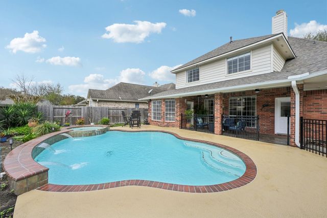 2202 Castle Bay Drive, League City, TX 77573