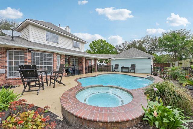 2202 Castle Bay Drive, League City, TX 77573