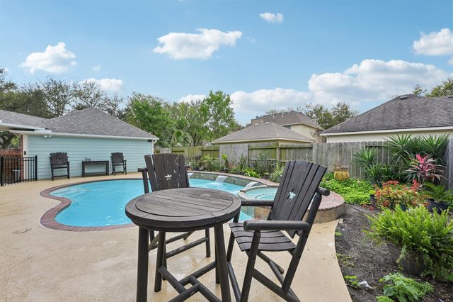 2202 Castle Bay Drive, League City, TX 77573