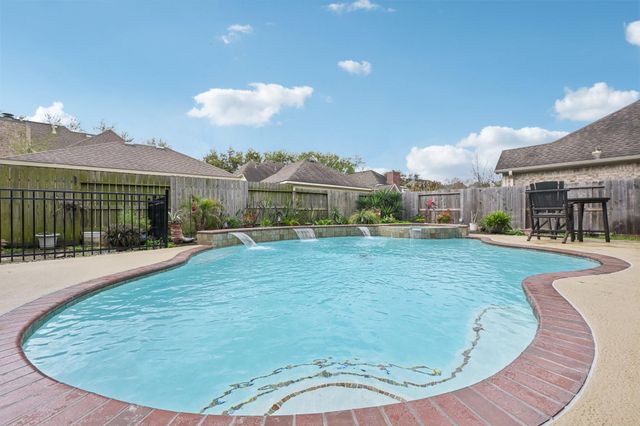 2202 Castle Bay Drive, League City, TX 77573