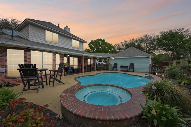 2202 Castle Bay Drive, League City, TX 77573