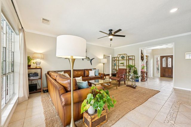 2202 Castle Bay Drive, League City, TX 77573