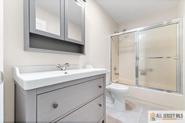 18 Benjamin Franklin Drive, Monroe, NJ 08831