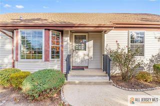 18 Benjamin Franklin Drive, Monroe, NJ 08831