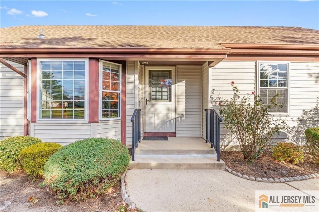 18 Benjamin Franklin Drive, Monroe, NJ 08831