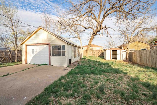 663 S 2nd St, Salina, KS 67401