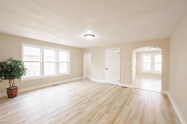 663 S 2nd St, Salina, KS 67401