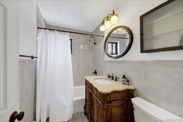 2521 Hollers Avenue, Bronx, NY 10475