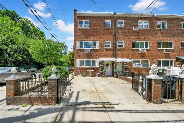 2521 Hollers Avenue, Bronx, NY 10475