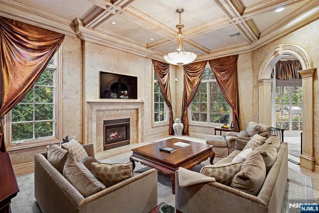 11 Elden Drive, Saddle River, NJ 07458