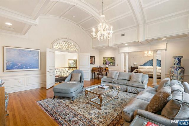 11 Elden Drive, Saddle River, NJ 07458