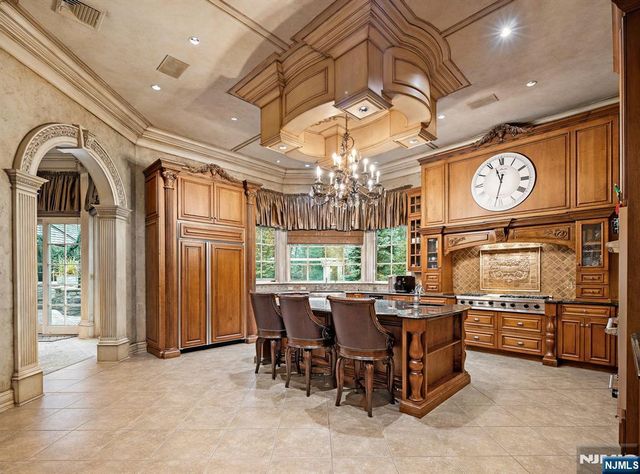 11 Elden Drive, Saddle River, NJ 07458