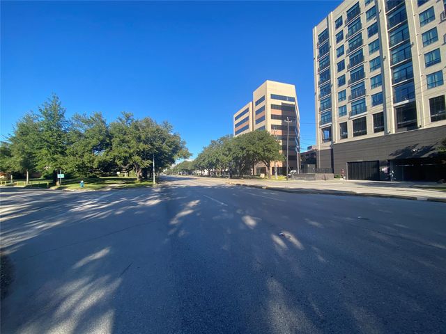 7552 Main Street, Houston, TX 77030