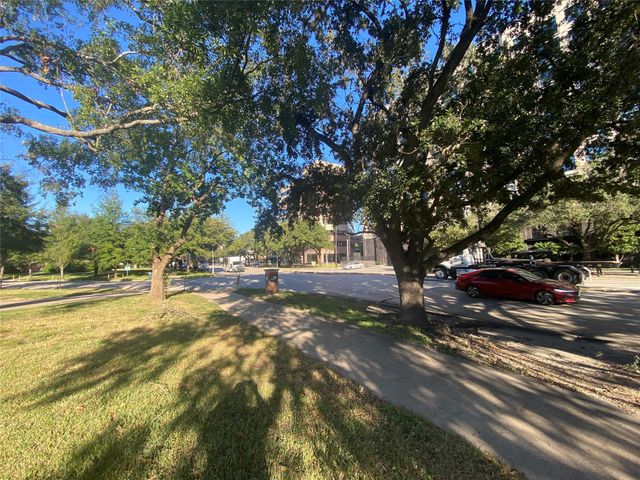 7552 Main Street, Houston, TX 77030