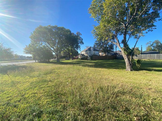 7552 Main Street, Houston, TX 77030