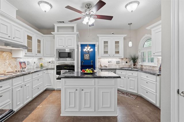 8911 Sendera Drive, Magnolia, TX 77354