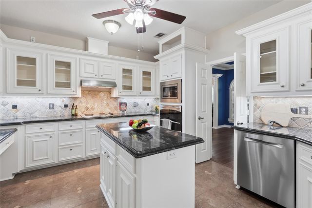 8911 Sendera Drive, Magnolia, TX 77354