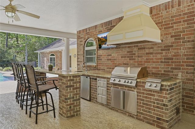 8911 Sendera Drive, Magnolia, TX 77354