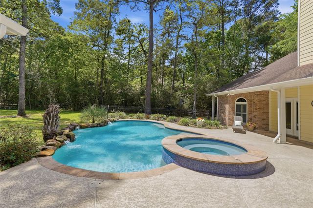 8911 Sendera Drive, Magnolia, TX 77354