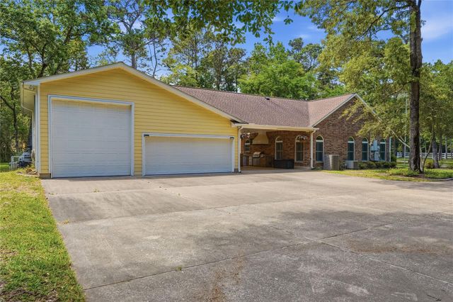 8911 Sendera Drive, Magnolia, TX 77354