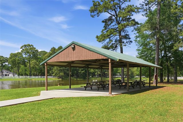 8911 Sendera Drive, Magnolia, TX 77354