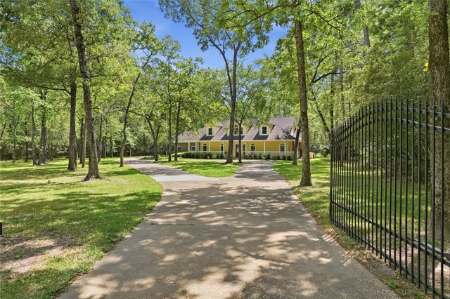 8911 Sendera Drive, Magnolia, TX 77354