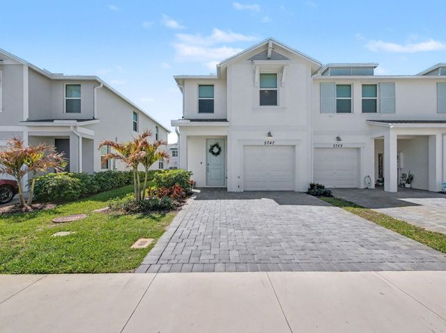 5747 SE Edgewater Circle, Stuart, FL 34997