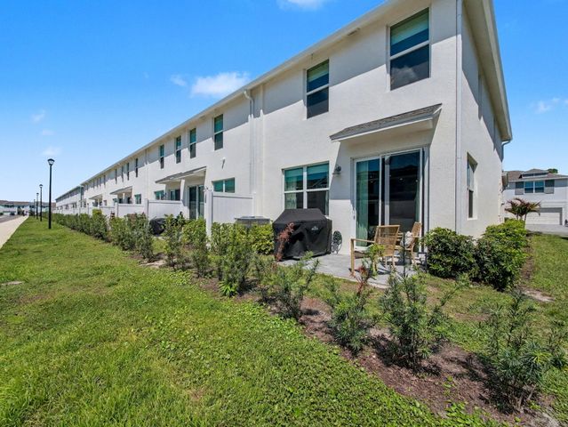 5747 SE Edgewater Circle, Stuart, FL 34997