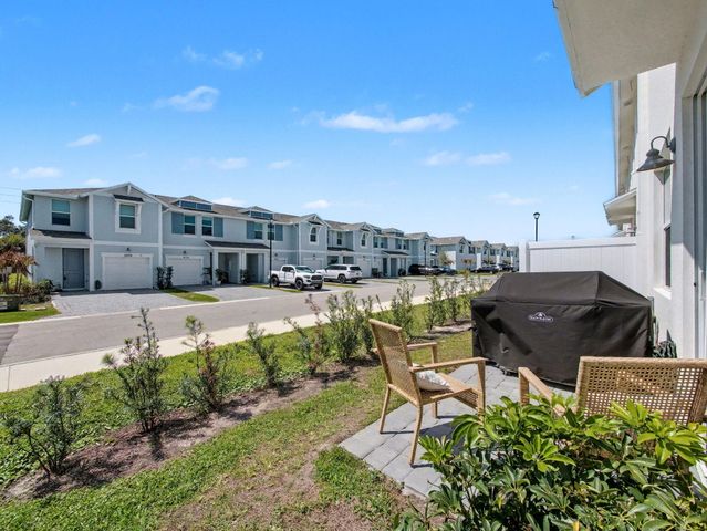 5747 SE Edgewater Circle, Stuart, FL 34997