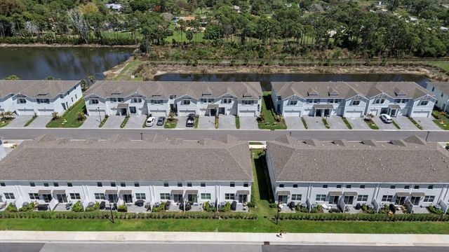 5747 SE Edgewater Circle, Stuart, FL 34997